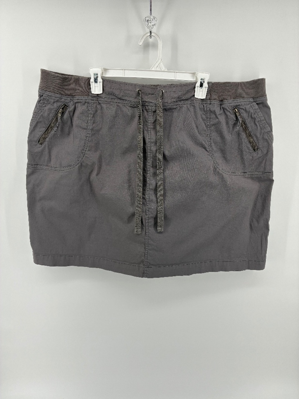 MASSIVE $10 SALE Penningtons Grey Khaki Skort